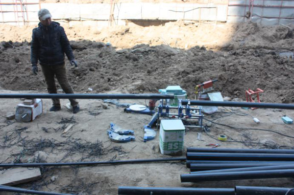 廊坊地源熱泵施工過程-管道連接 廊坊地源熱泵施工過程-管道連接